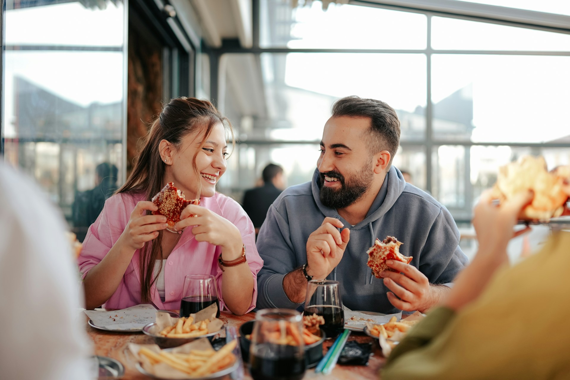 Couple eating lunch